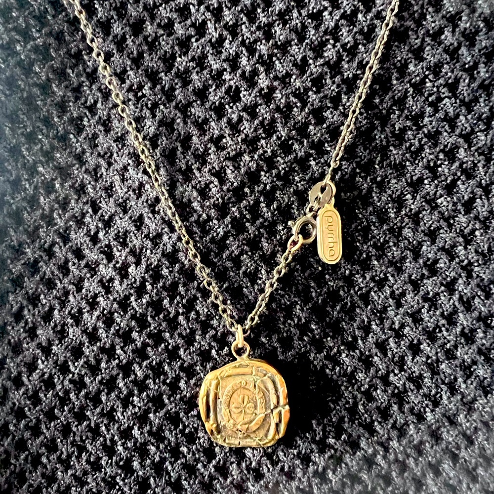 Pyrrha pendant